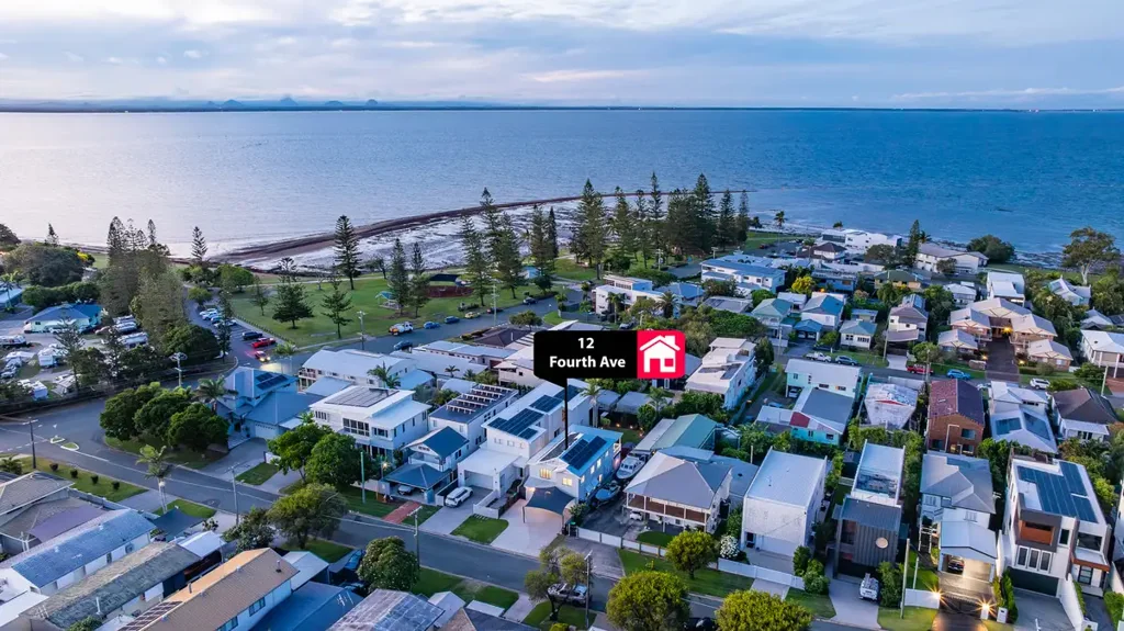 Scarborough 4ห้องนอน Stunning Double Gabled Queenslander - Just Moments from the Water