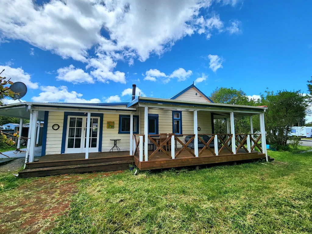 Blackball 3 Bedroom A cute cottage