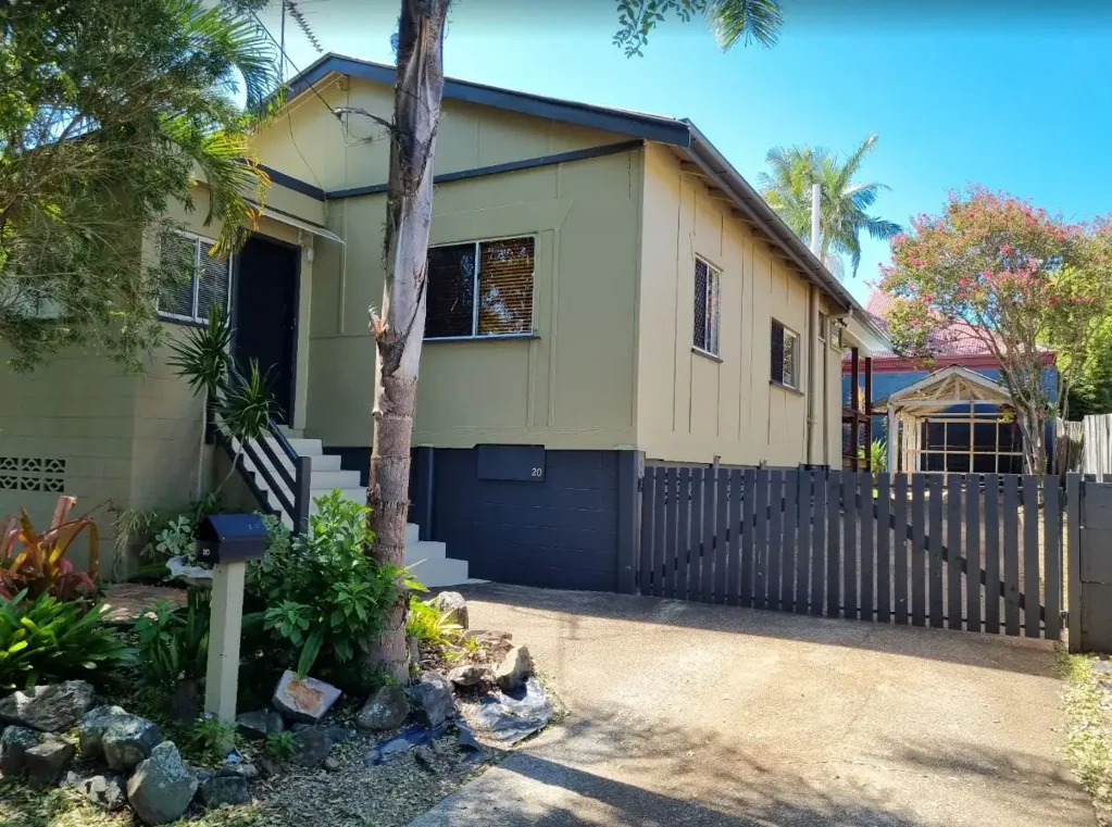 COSY FAMILY HOME IN PRIME LOCATION!!!!!