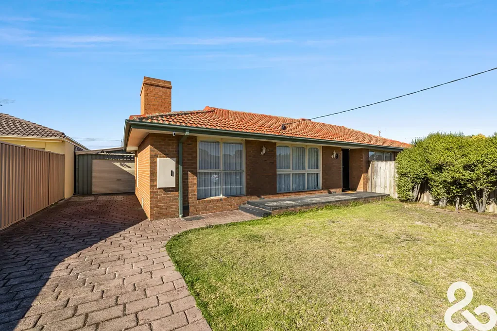 Fully Renovated 3 Bedroom Home- Comfort Style & Convenience!