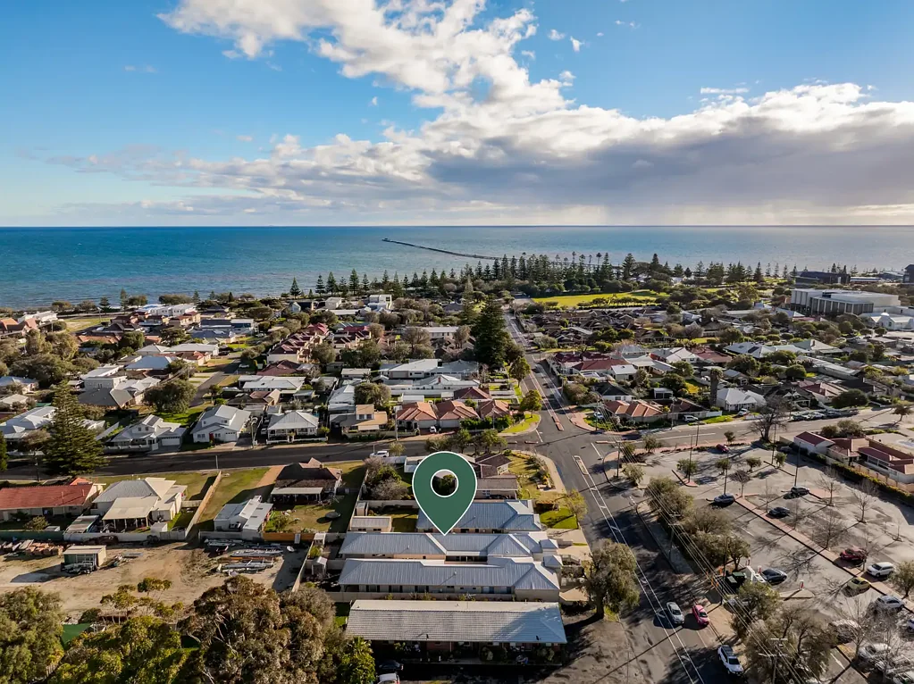 West Busselton 3房  Coastal living at its finest - walk to beach & town