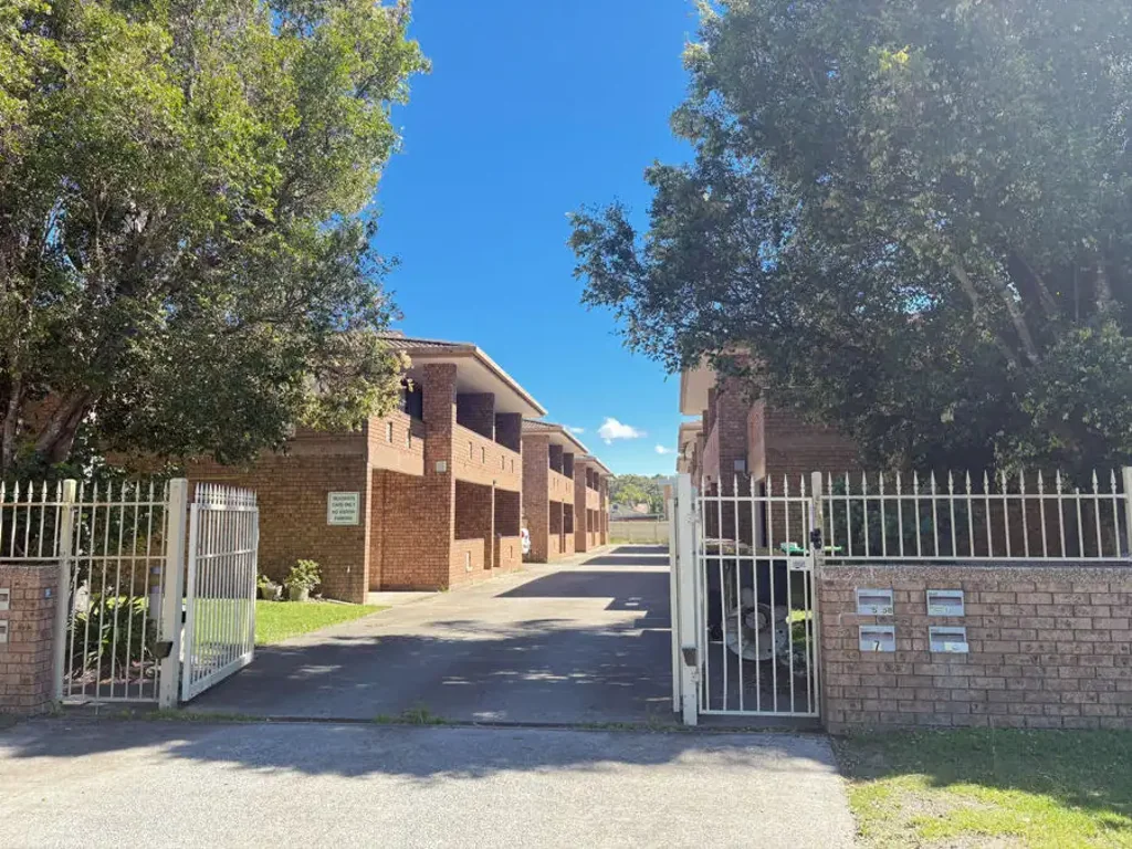 TWO BEDROOM TOWNHOUSE PRIME LOCATION