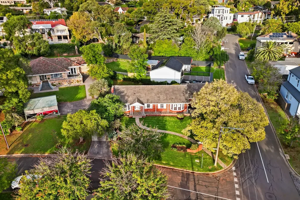 Wattle Park 4房  Stunning Renovated Colonial Home on a Prime 720sqm Corner Allotment