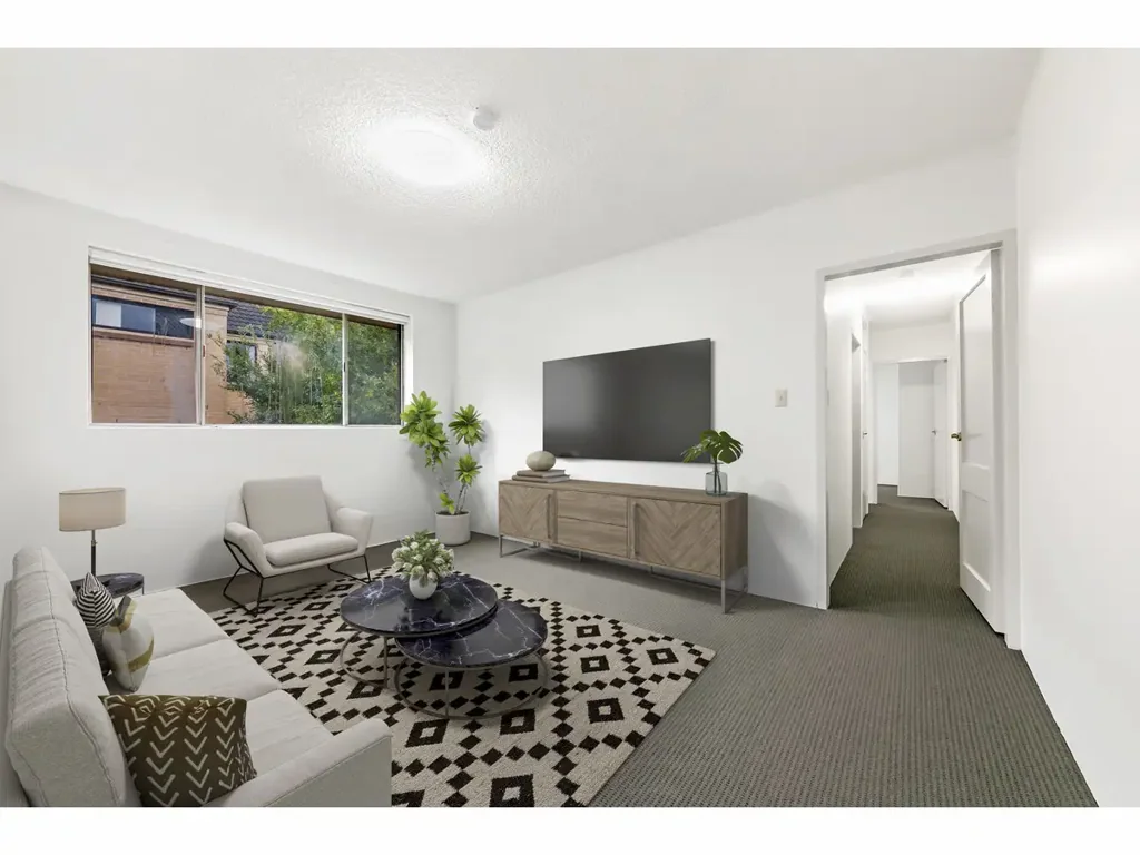Fantastic 2 Bedroom Apartment - walk to Flemington Train Station!!!