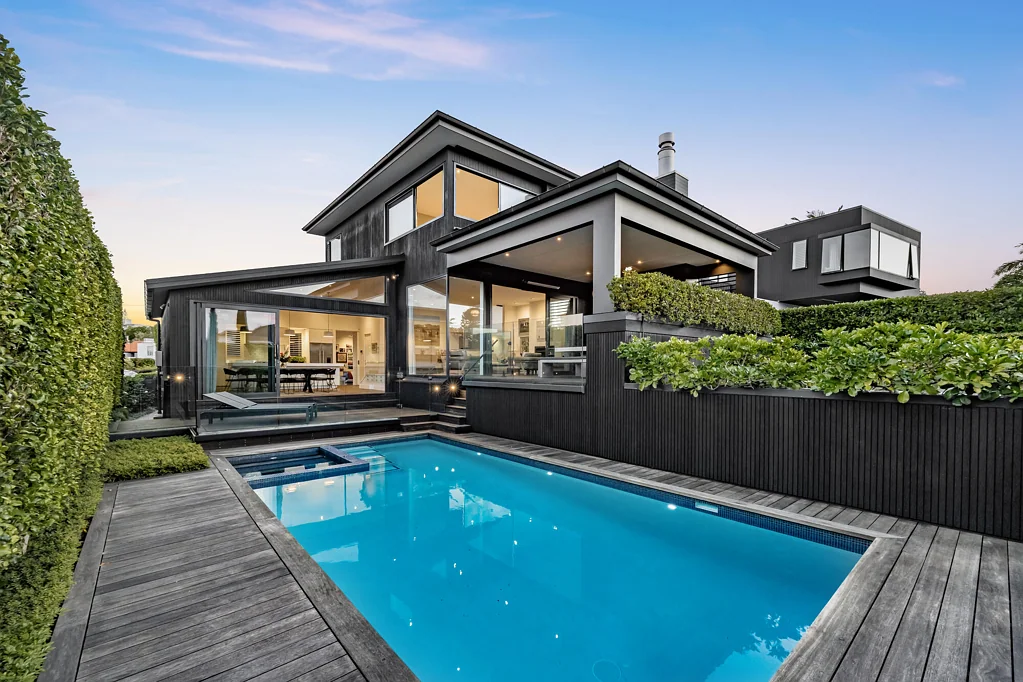 Orakei 4침실 Luxury living with space and privacy