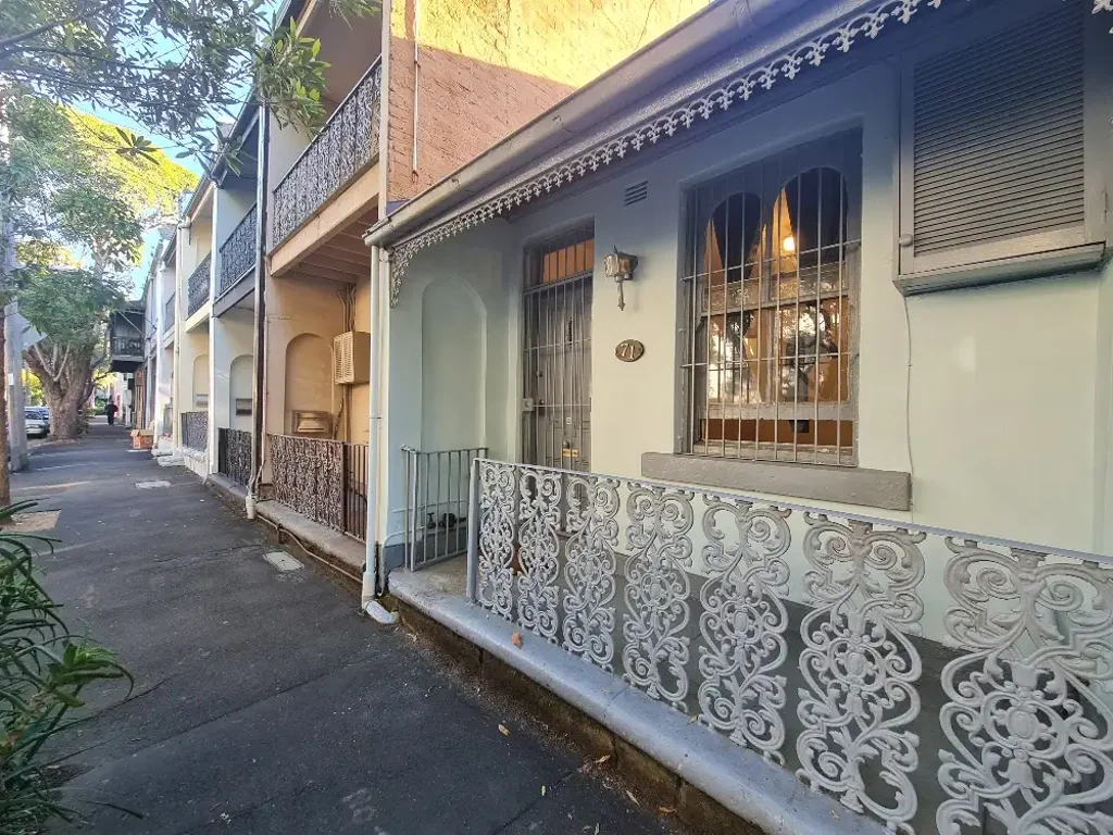 2 BEDROOM TERRACE IN EXCELLENT LOCATION