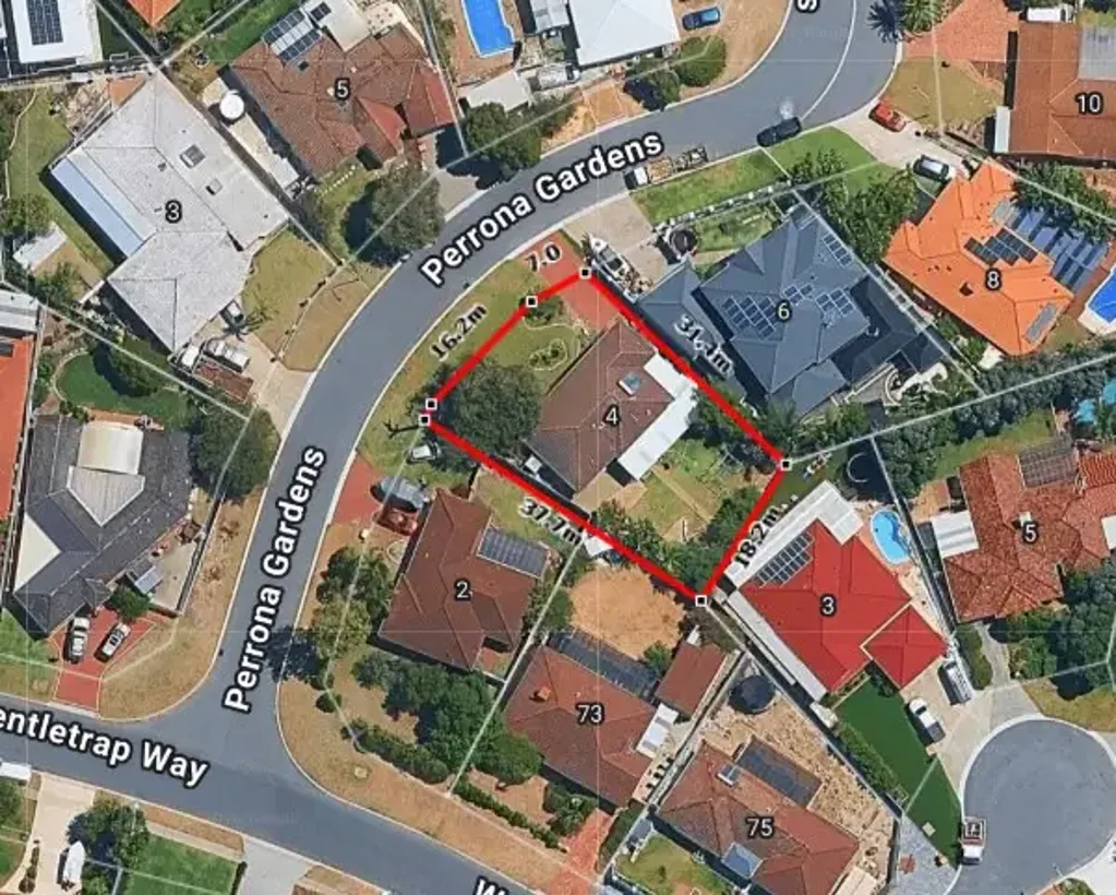 Mullaloo 3房  COASTAL OPPORTUNITY KNOCKS - LIVE IN, RENOVATE OR BUILD UP!