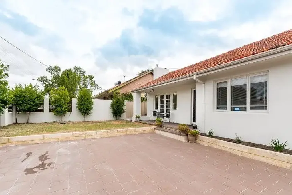 Cute Cottage Style Home in Sought After Location