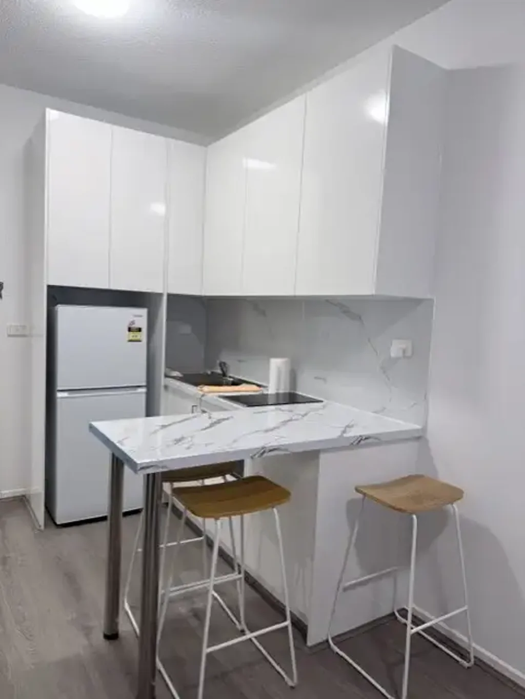 Stylish 2-Bed Furnished Apartment in the Heart of Carlton