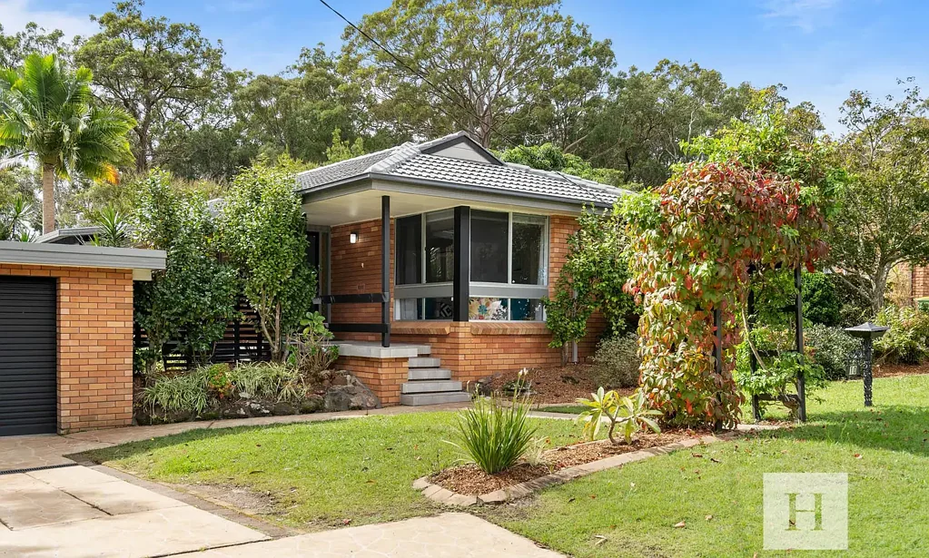 10 Harwood Close, Mannering Park, NSW 2259