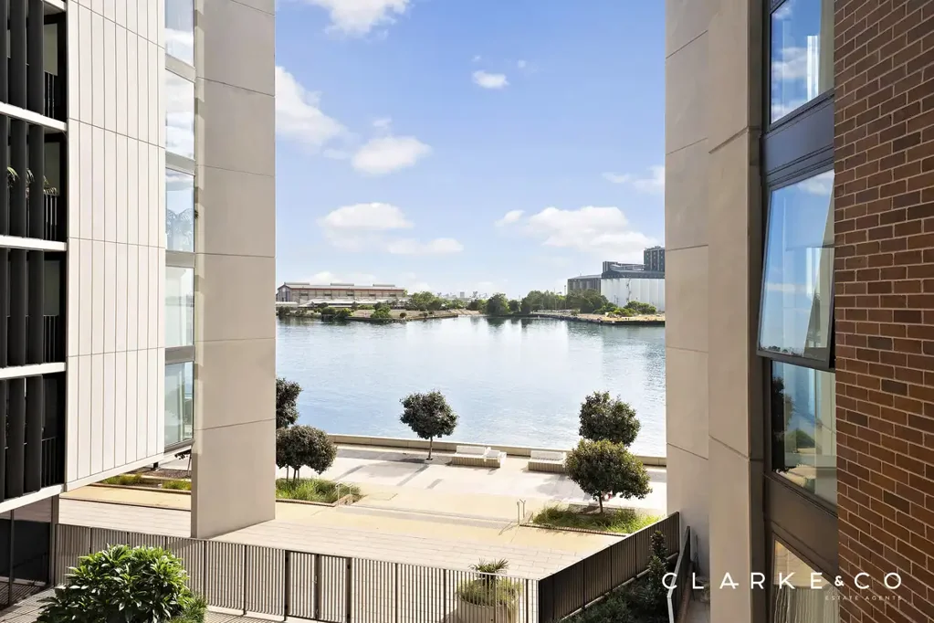 Newcastle 2ห้องนอน WATERFRONT LIVING IN THE HEART OF HONEYSUCKLE!