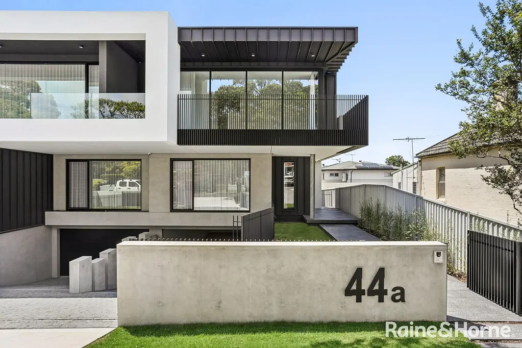 Exceptional Near New 5-Bedroom Duplex in Prime Location
