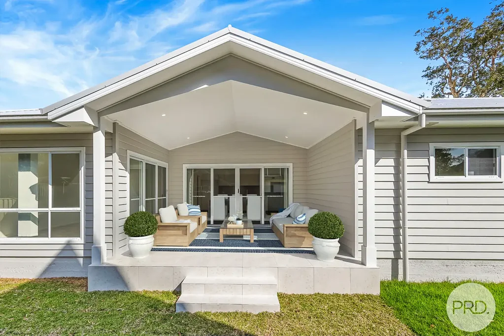 Anna Bay 4 Bedroom Brand New Hamptons-Inspired Home - 900m to the Beach