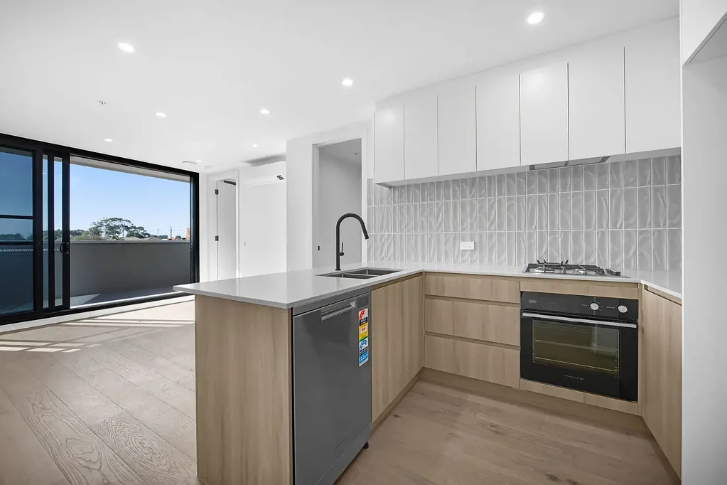 Modern & Stylish Apartment in the Heart of Moorabbin