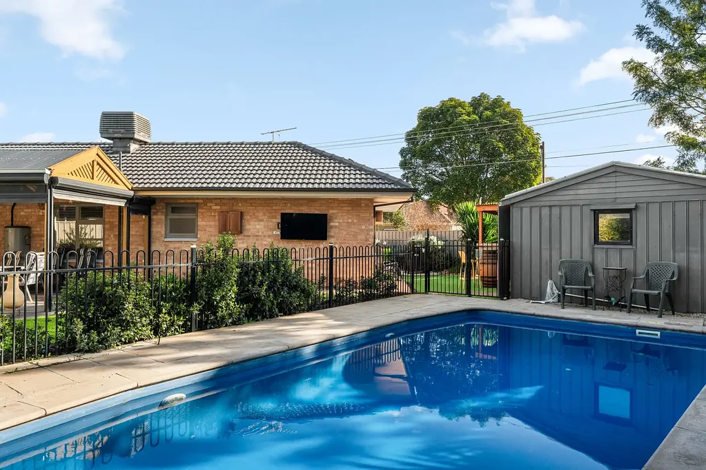 North Brighton 4 Slaapkamer A Coastal Family Classic with Modern Comfort.