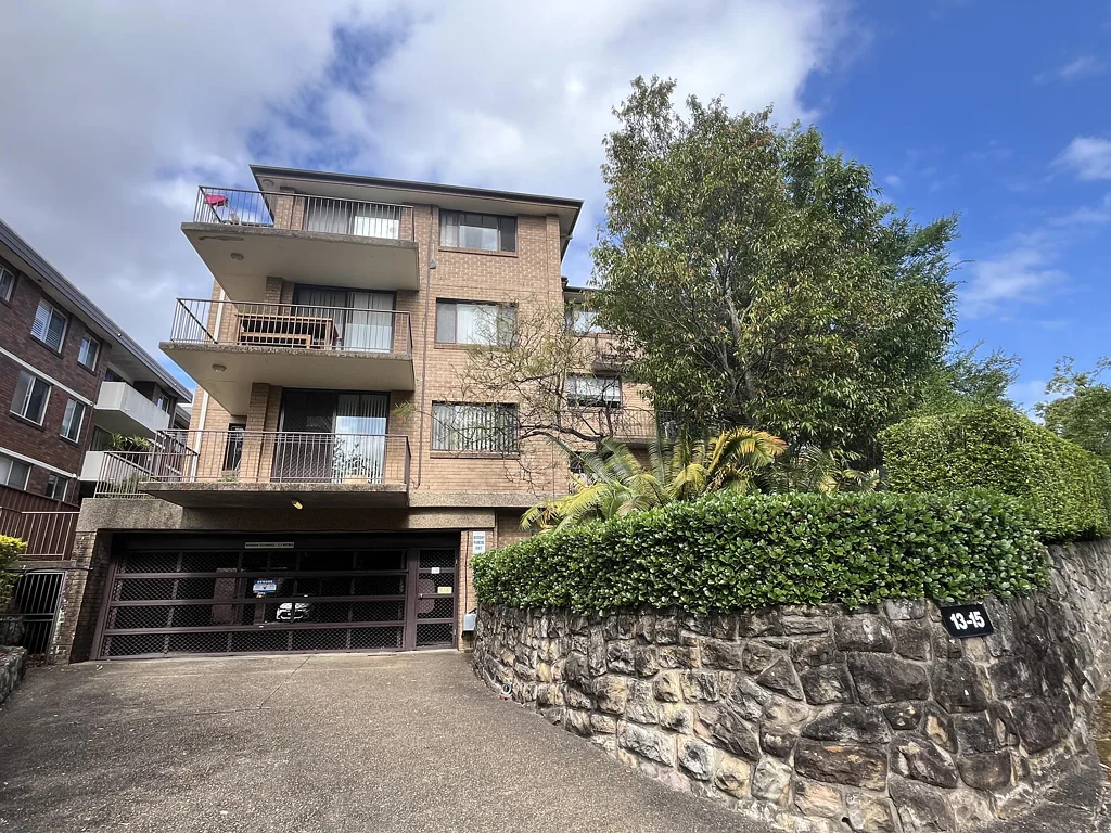 Well-presented Spacious Bright TWO Bedrooms + Study Gem in Meadowbank