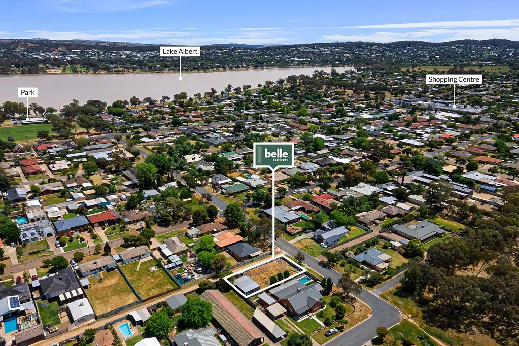 Lake Albert Rare Opportunity in a Tightly Held Lake Albert Location