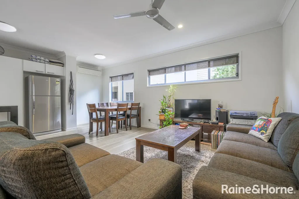 West Gladstone 3ห้องนอน SPACIOUS 3 BED TOWNHOUSE CLOSE TO THE CBD !!!