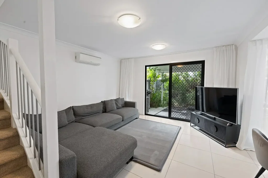 Wynnum West 3部屋 STYLISH MODERN TOWN HOUSE IN A PRIME WYNNUM WEST LOCATION