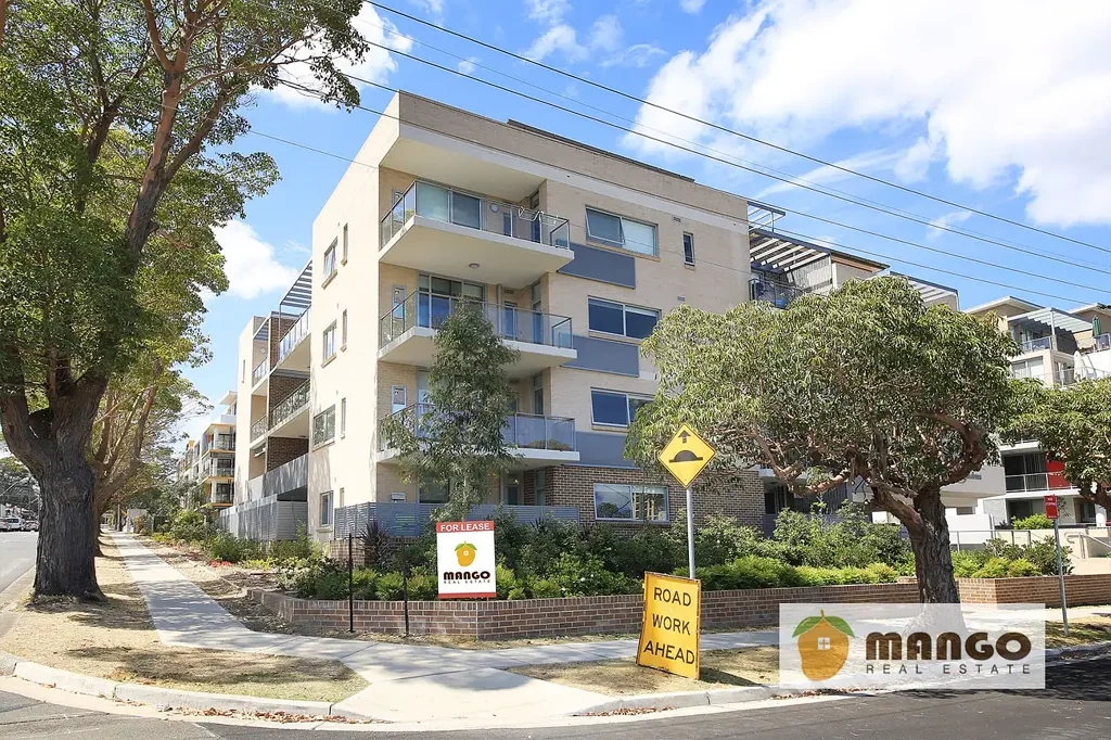 Fantastic 2 bedrooms security unit with appliances located in convenient location