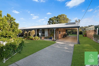 Tin Can Bay 3Habitaciones Tastefully Renovated Brick Home with Character & Warmth