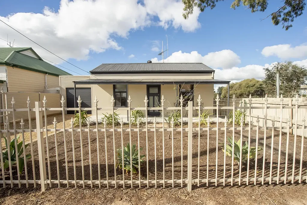 Port Pirie 2બેડરૂમ RE-BUILD FROM THE GROUND UP