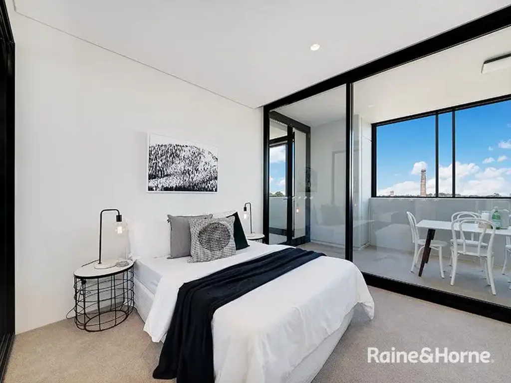 MODERN TWO BEDROOM IN THE HORIZON COMPLEX !
