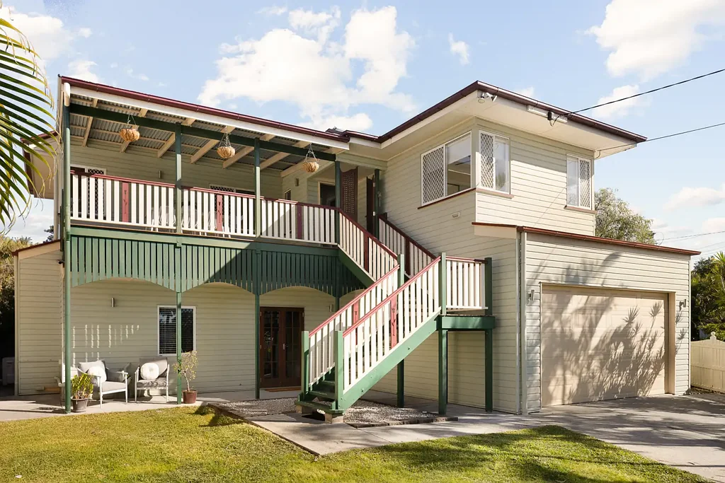 Geebung 5कमरा Flexible Family Living Across Two Levels with Multiple Living Areas
