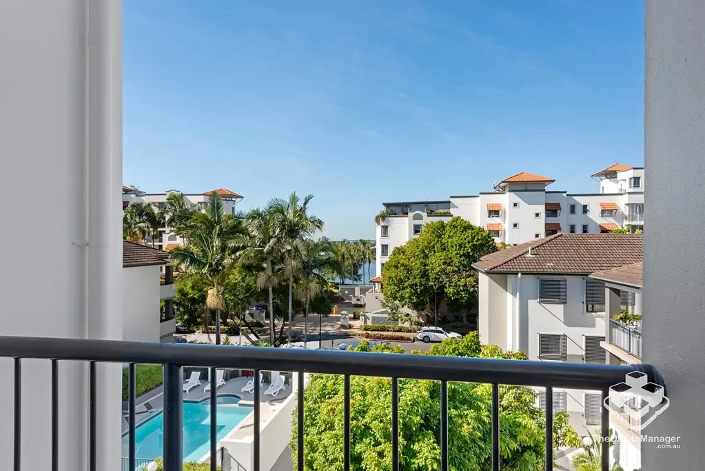 Spacious Top Floor Apartment