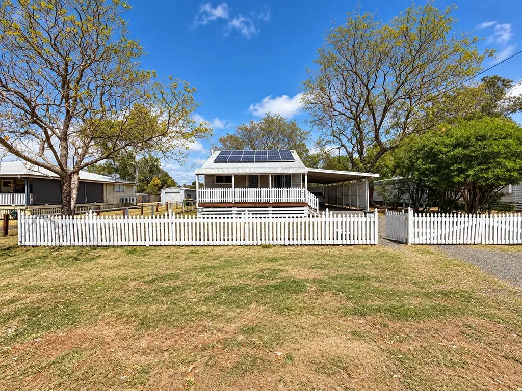 Dalby 3침실 Charming Home on an 869 m² Block