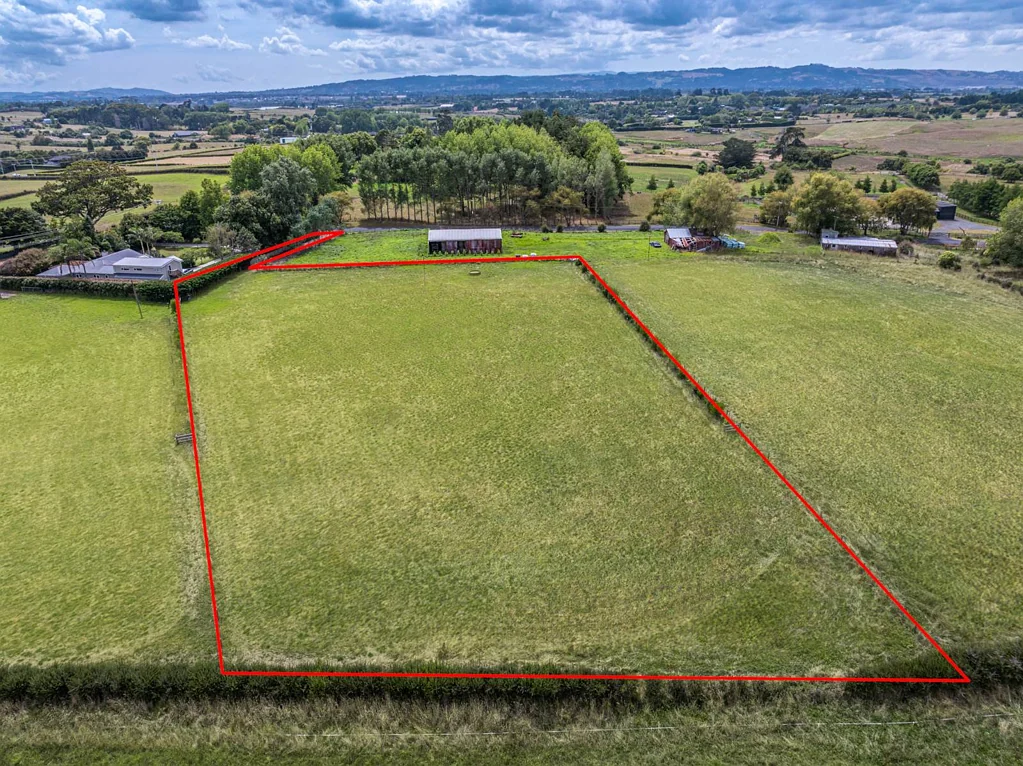 Karaka 2.1 ACRES - SUPERB LAND AND LOCATION