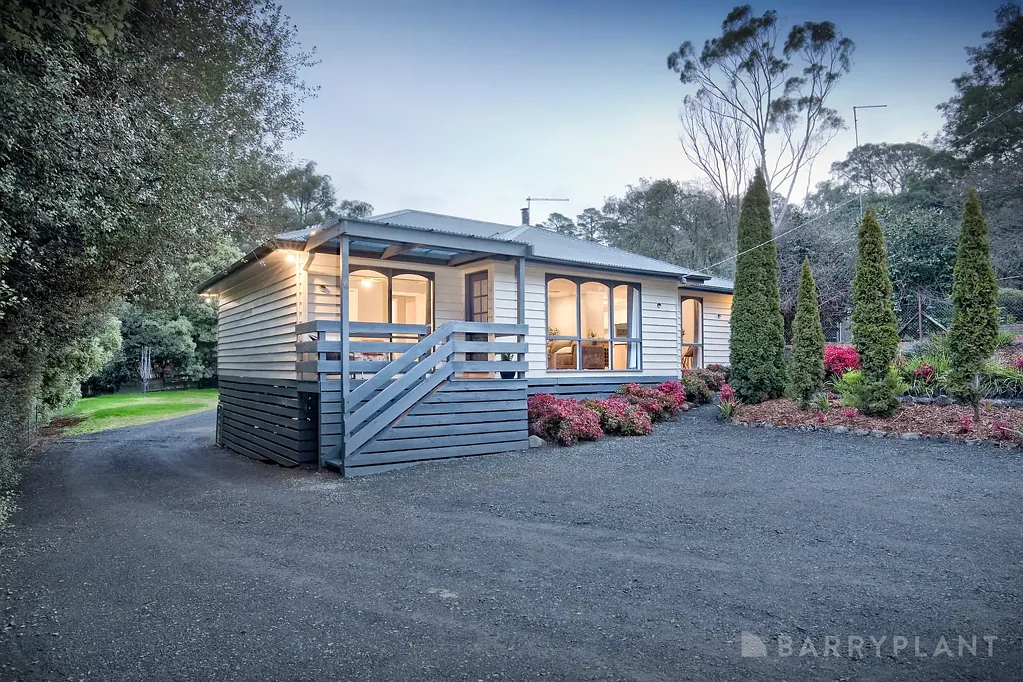 6 Marcelle Street, Cockatoo, VIC 3781