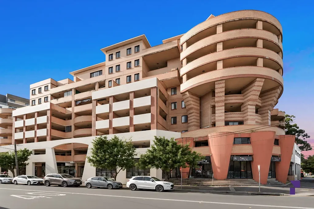 Bankstown 2ห้องนอน Light-filled apartment situated in the heart of Bankstown CBD