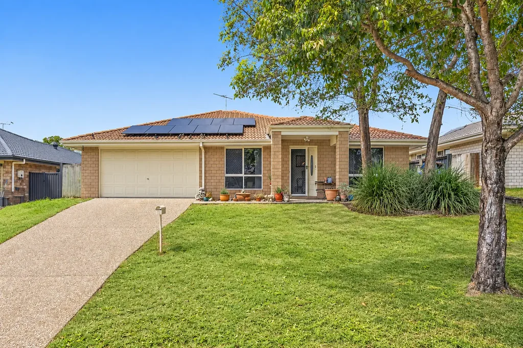 Crestmead 4Kwarto Look At This One!