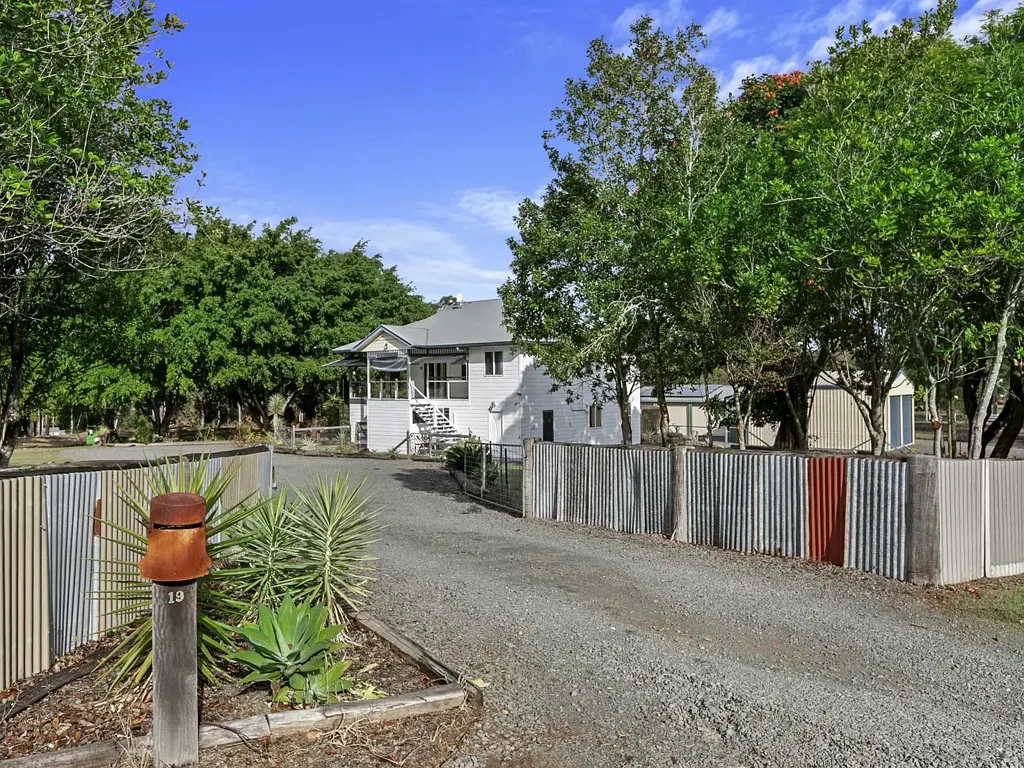 SPACIOUS COUNTRY HOME ON 5 FENCED RURAL ACRES