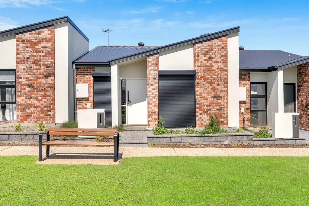 Enfield 3ਬੈੱਡਰੂਮ Modern Comfort, Style & Community Living