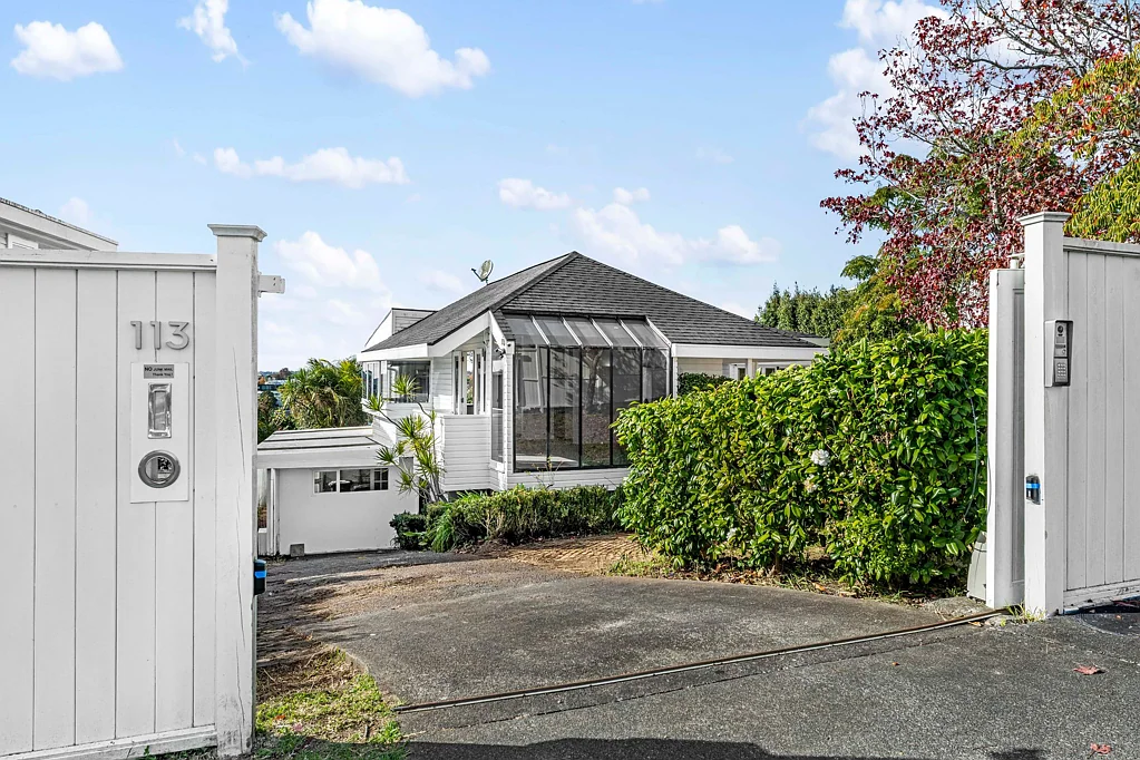Remuera 4房 蓝筹地段！ 923㎡大地，获批资源许可，开启梦想家居新篇章！ Prestige Position. Endless Potential