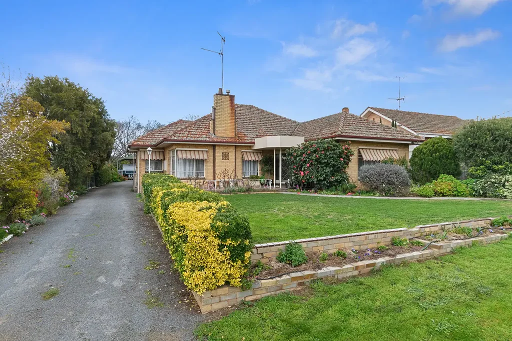 10 Waugh Street, Charlton, VIC 3525