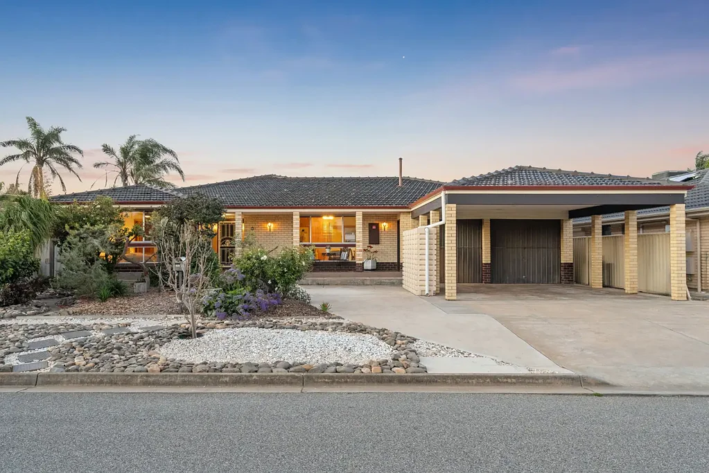11 Greenfield Crescent, West Lakes Shore, SA 5020