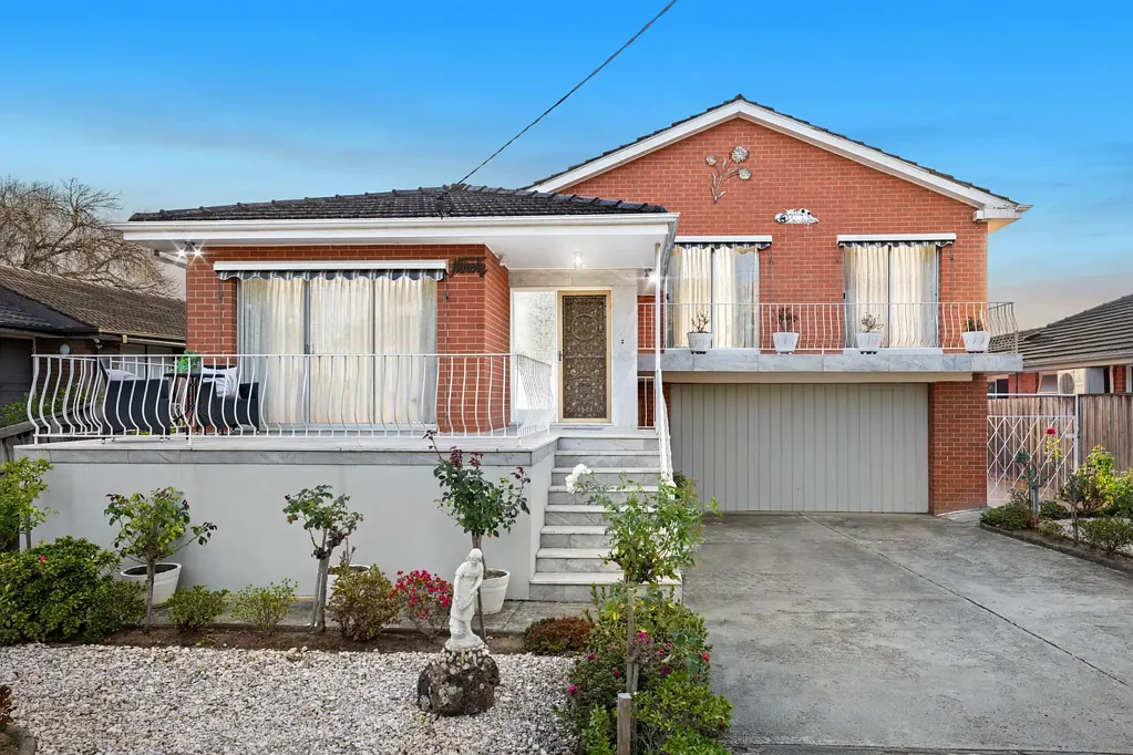 90 Mahoneys Road, Forest Hill, VIC 3131