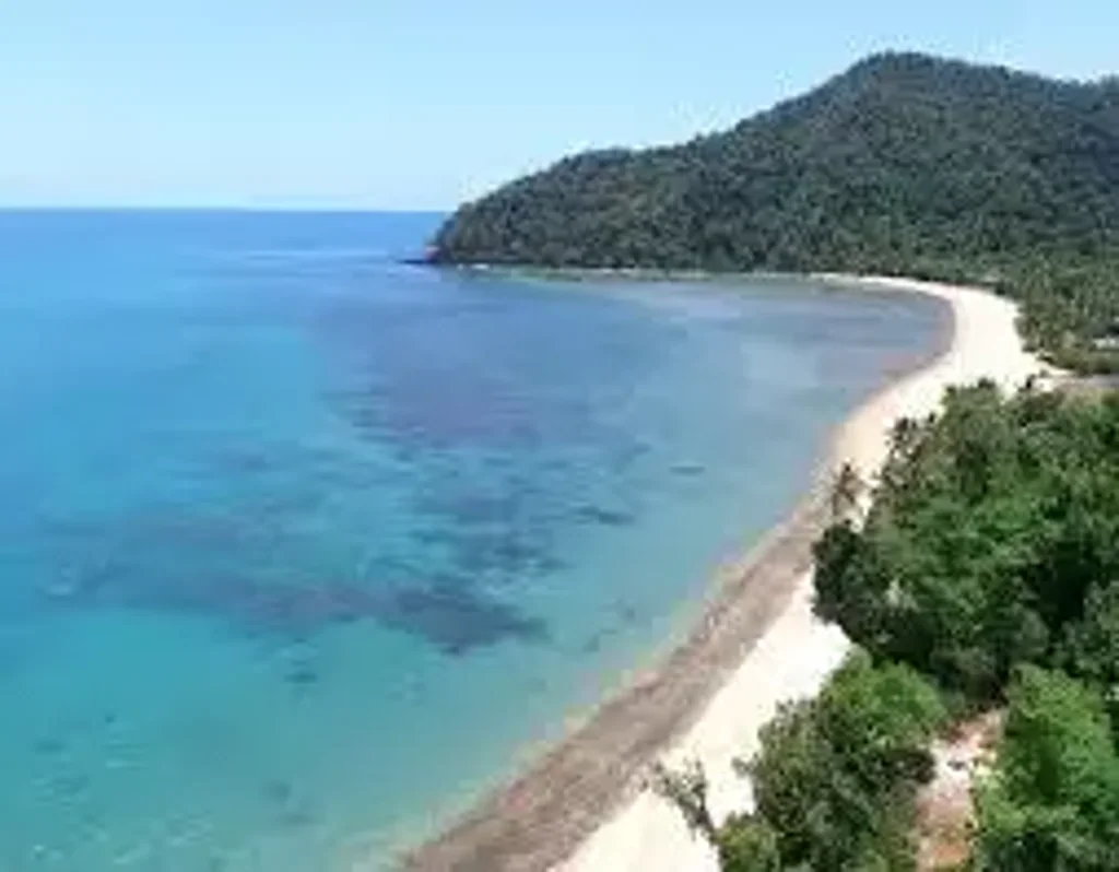Wongaling Beach 3બેડરૂમ Coastal Hideaway | 823m² | One Street from the Beach | Private Cul-de-Sac Living--Mid–High $600,000’s – one of the best
