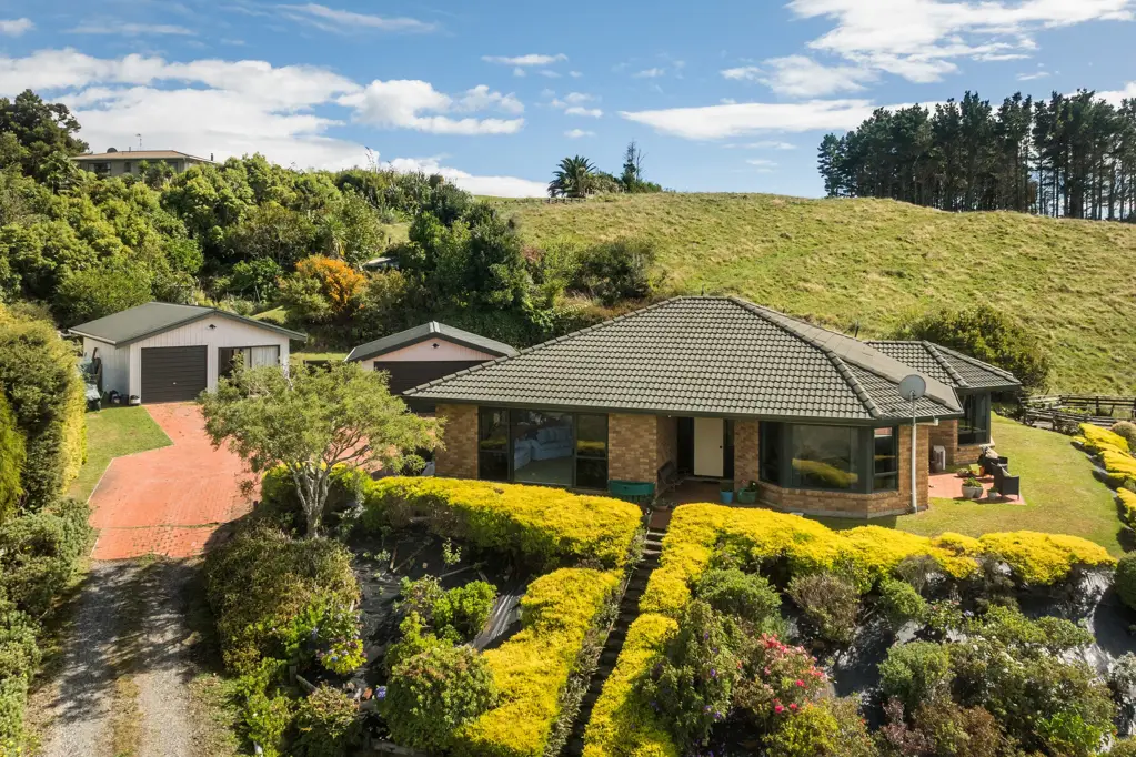 Waihi Idyllic Coastal Living Overlooking Mayor Island