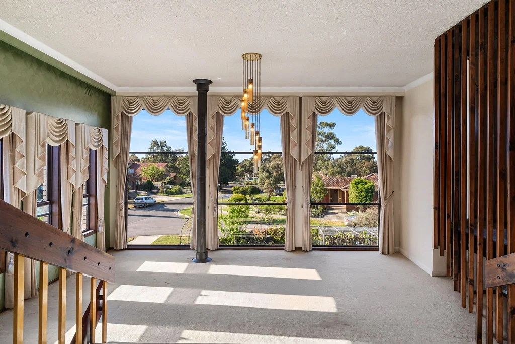 Keilor Downs 4침실 Architectural Character and Expansive Multi-Level Living