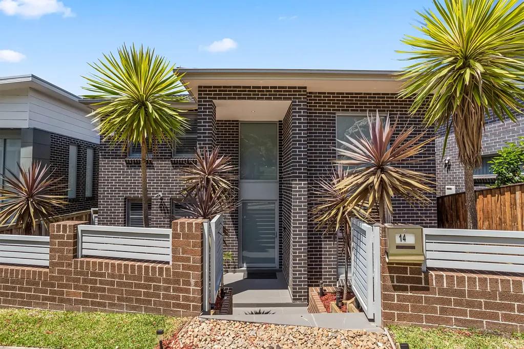 Pemulwuy 5 Bedroom Impressive 5 bedroom family home with sweeping interior layout