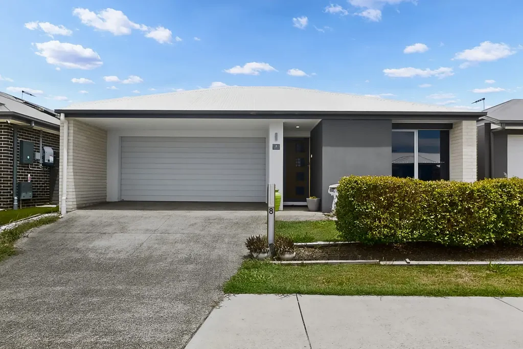 8 Dunstan Crescent, Strathpine, QLD 4500
