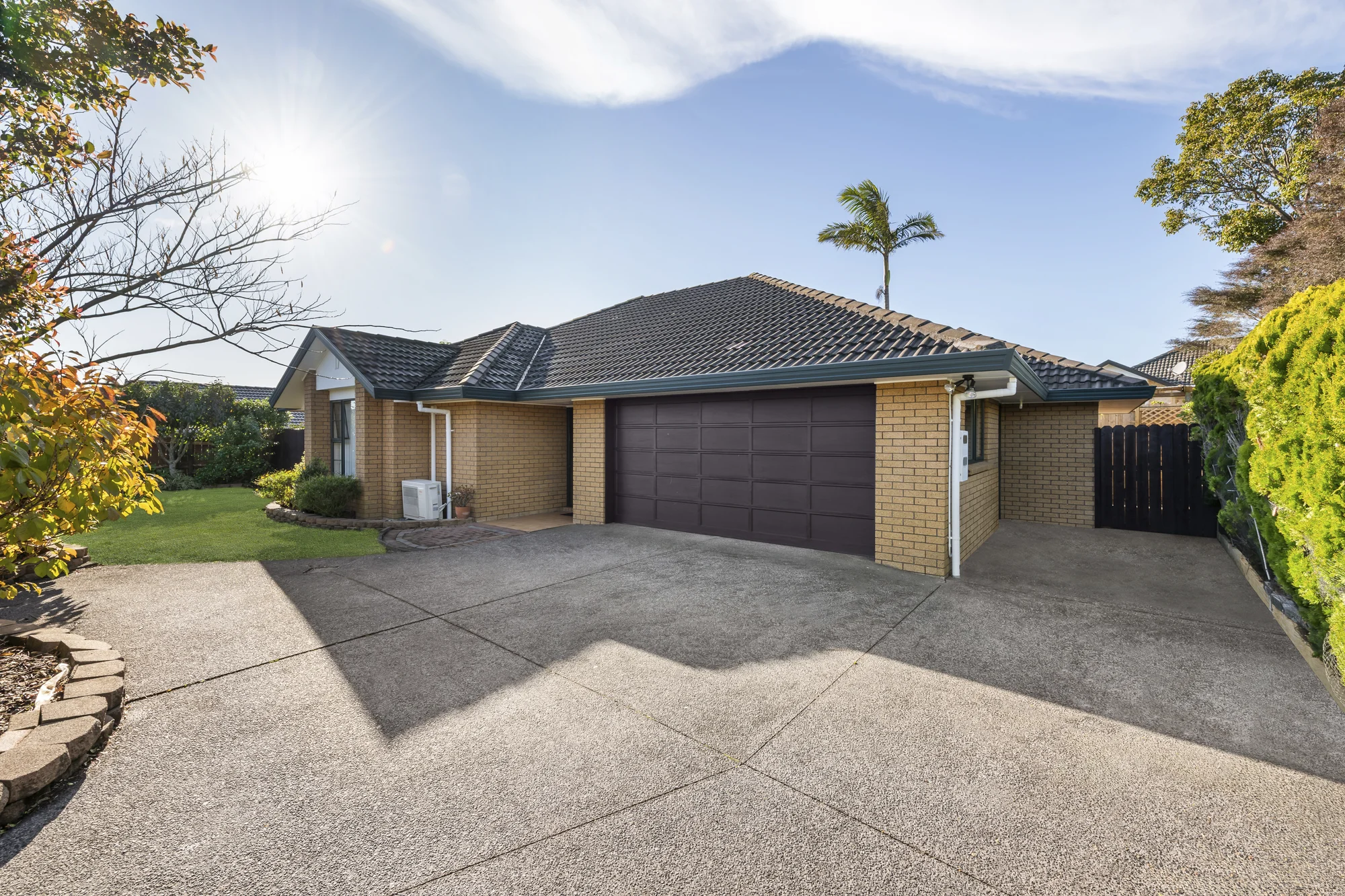 Dannemora 3房  Single Level Brick Perfection in Top School Zones