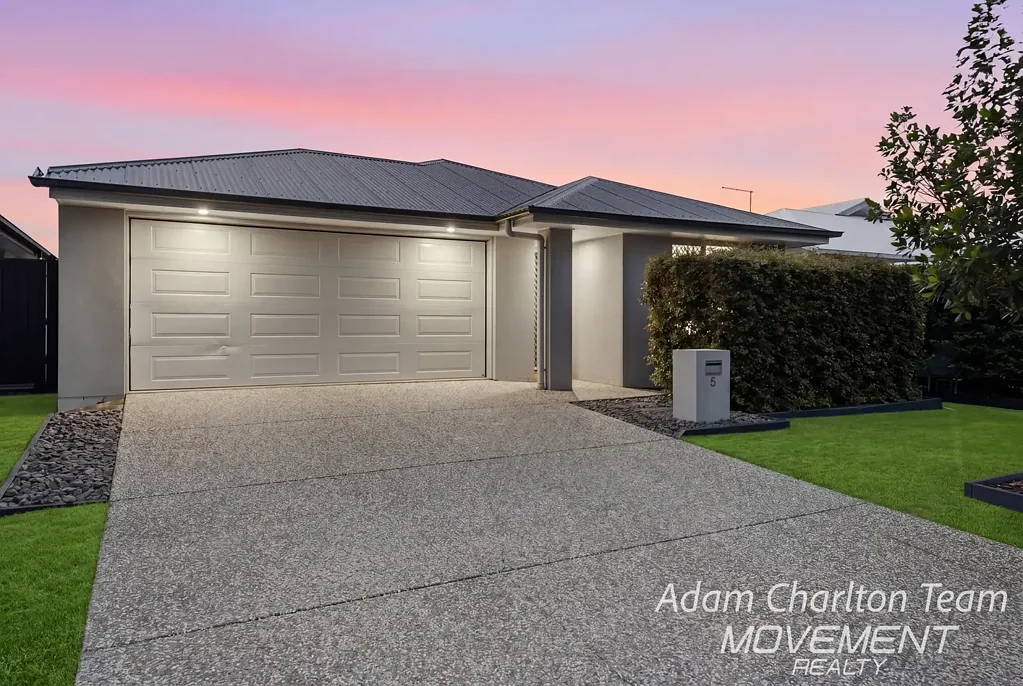Caboolture 3غرفة نوم Poolside Family Entertainer in Sought-After Central Springs