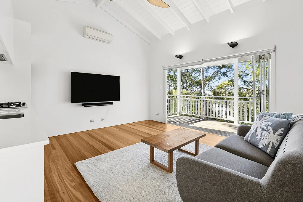 Contemporary Coastal Living: Fully Furnished One-Bedroom  in Prime Northern Beaches Locale