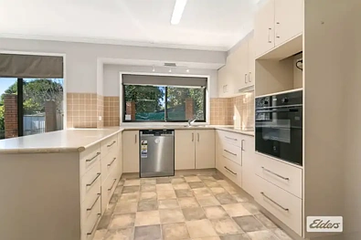 19 Robert Crescent, West Wodonga, VIC 3690, 5 Bedrooms, 3 Bathrooms, House