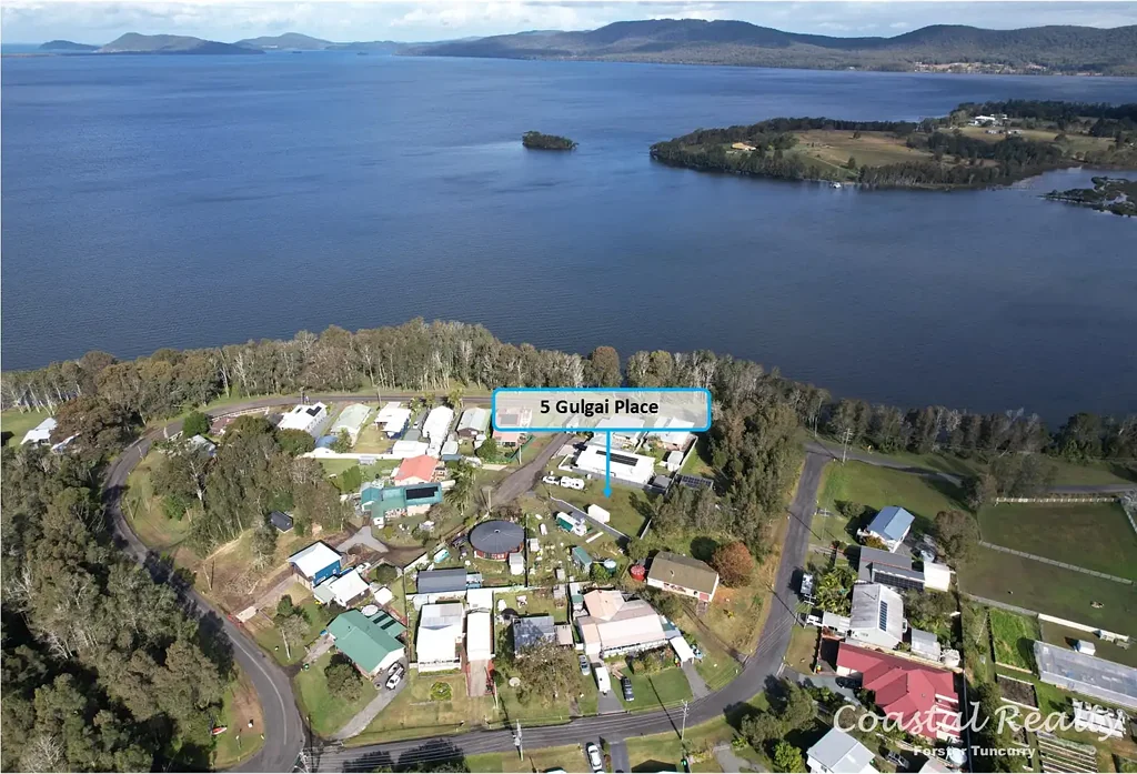 Coomba Park Amazing level block of land near Lake